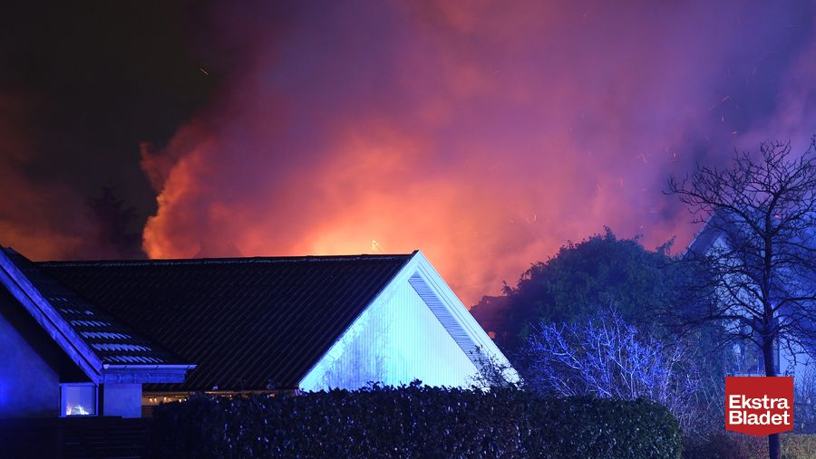 Voldsom Brand I Villa: Alle Personer Ude – Ekstra Bladet