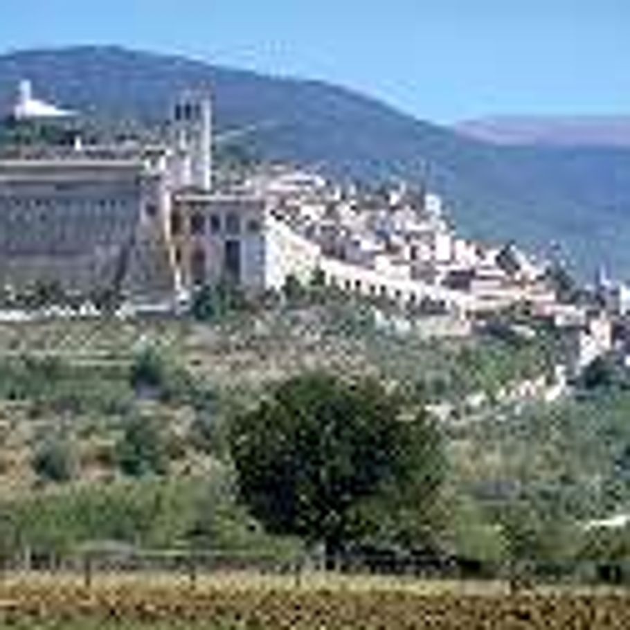 Assisi byen ved de blå bjerge