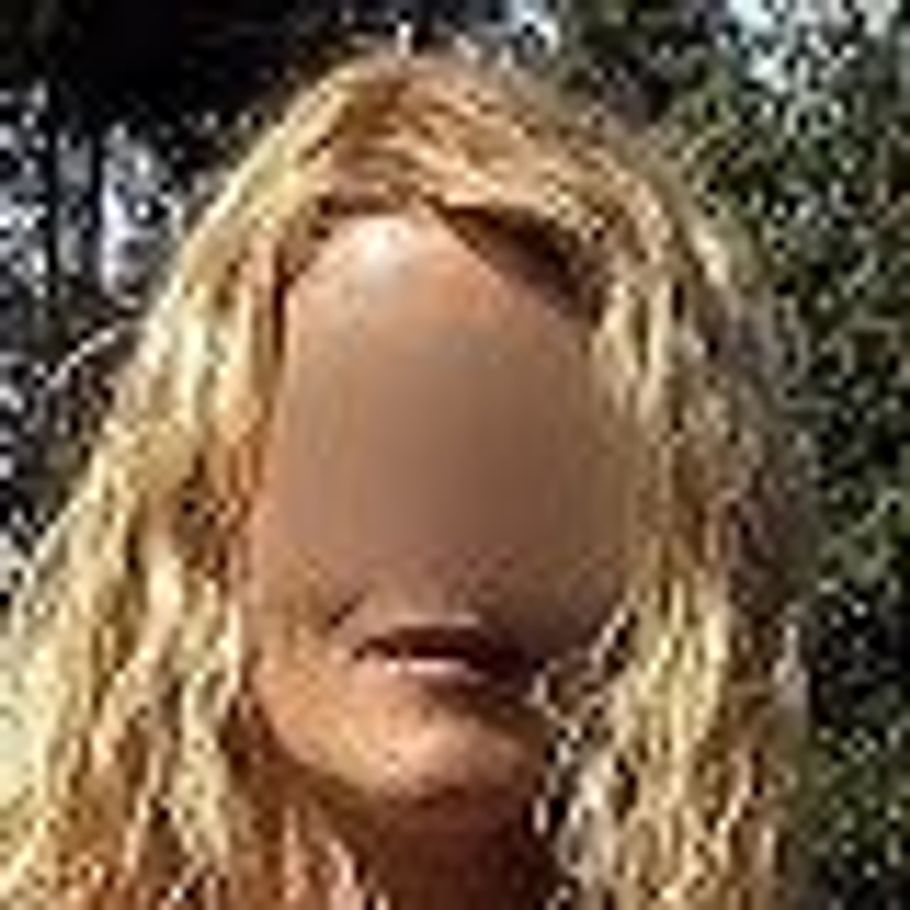Hun dyrkede sex med tre unge elever billede billede