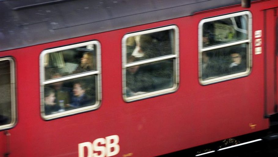 DSB har stoppet togtrafikken ved Høje Taastrup lidt uden for København. Årsag: frygt for en bombe. (Foto: Thomas Borberg)