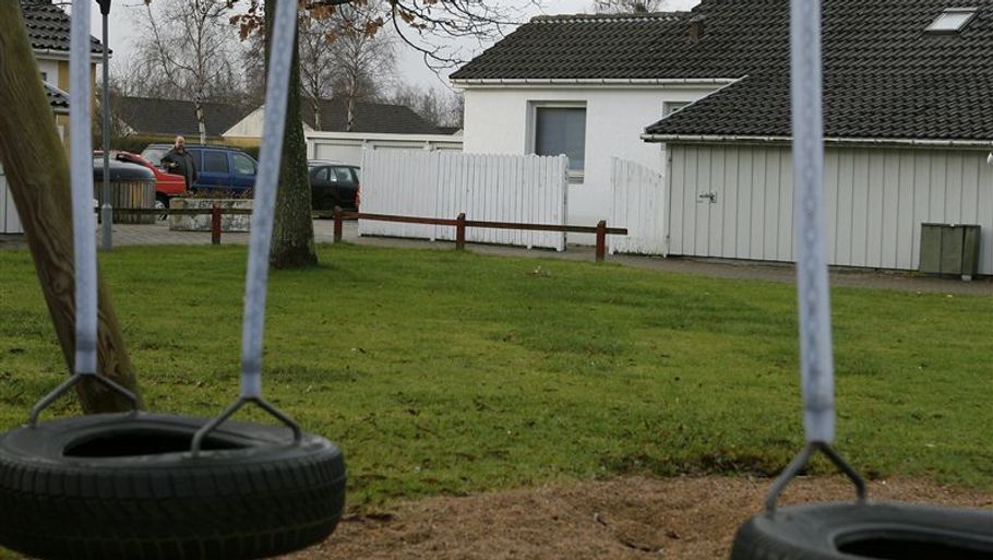 Det var i dette hus, at den 31-årige mor i november sidste år kvalte sine sønner på fire og ti år. (Foto: René Schütze)