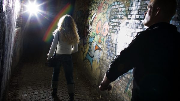 Dansk 'peberspray'-pige skaber Undgik voldtægt – Ekstra Bladet