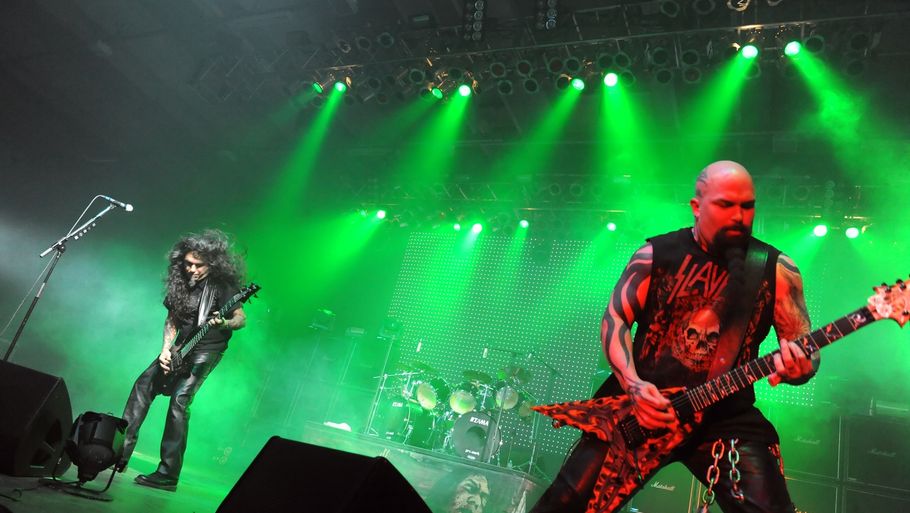 Forsanger Tom Araya, guitarist Kerry King og resten af Slayer fik gulvet til at gynge i Valby. (Foto: Kenneth Meyer)