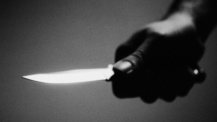 En 12-årig dreng blev tvunget til at se sin bror bløde ihjel, efter at faderen havde stukket broderen ned med en spejderkniv.(Arkivfoto: Colourbox)