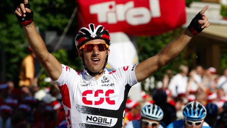 Fabian Cancellara var Bjarne Riis' yndling, og han blev holdets mest vindende rytter nogensinde. Her sejrer han på en etape i Schweiz Rundt i 2008. Foto: AP.