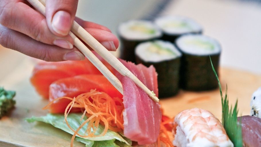 Den store efterspørgsel på sushi har intet at gøre med nytårsfortsætter om sundere mad. Behovet opstår som modvægt til julens fede og tunge madtraditioner, mener ernæringsekspert. (Foto: Colourbox)