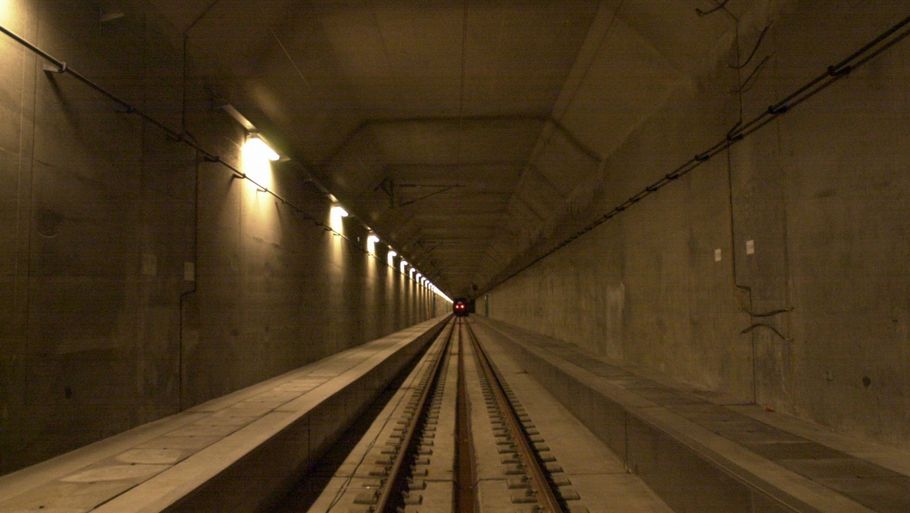 Vil fremtiden mon byde på en togtunnel fra Simrishamn til Rønne? (Polfoto)