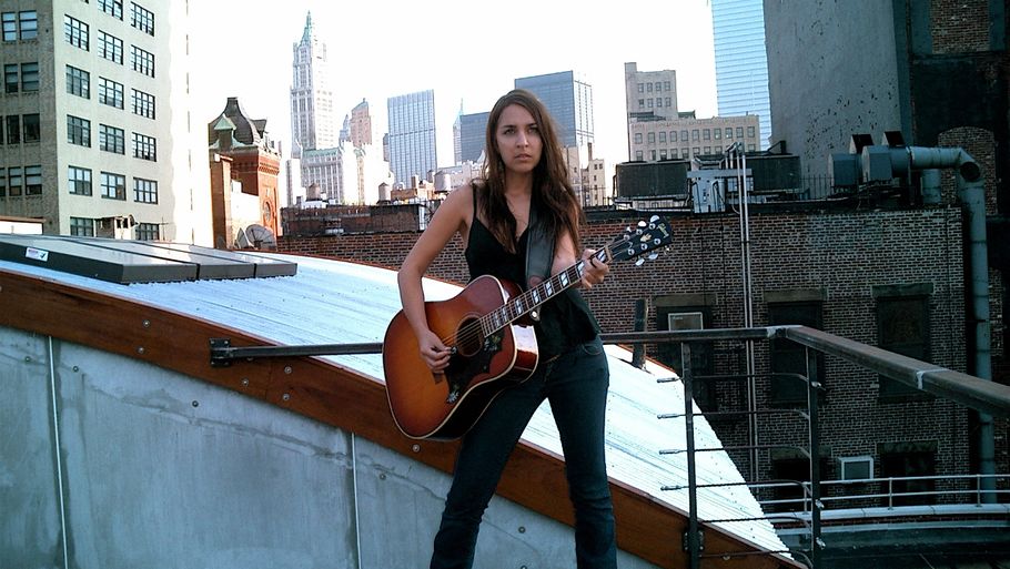 Louise fotograferet på taget af en af de bygninger, hun har boet i, når hun har været i New York. (Privatfoto)