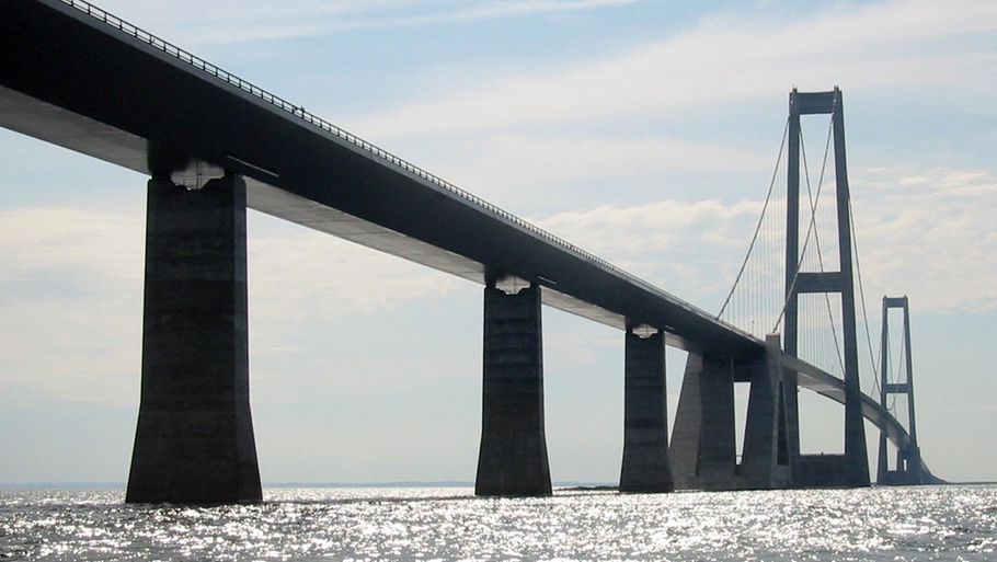 Broen skal ikke være en være en PENGEMASKINE!, mener en Ekstrablads læser. Hvad mener du? Arkivfoto: Jyllands Posten