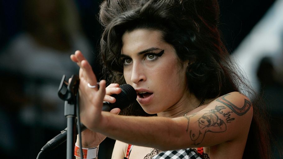 Amy Winehouse havde angiveligt drukket tæt og festet i syv dage før hendes tragiske endeligt. (Foto: AP Photo/Brian Kersey)