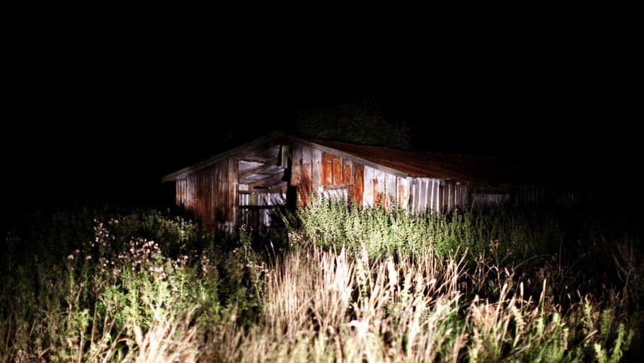 I denne lade blev en 7-årig pige, ifølge politiets sigtelse, voldtaget af en 35-årig mand. Foto: Rasmus Flindt Pedersen