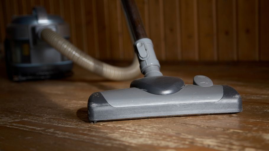 Støvsug godt under sengen, for dit støv kan indeholde mange miljøgifte. (Foto: Colourbox)