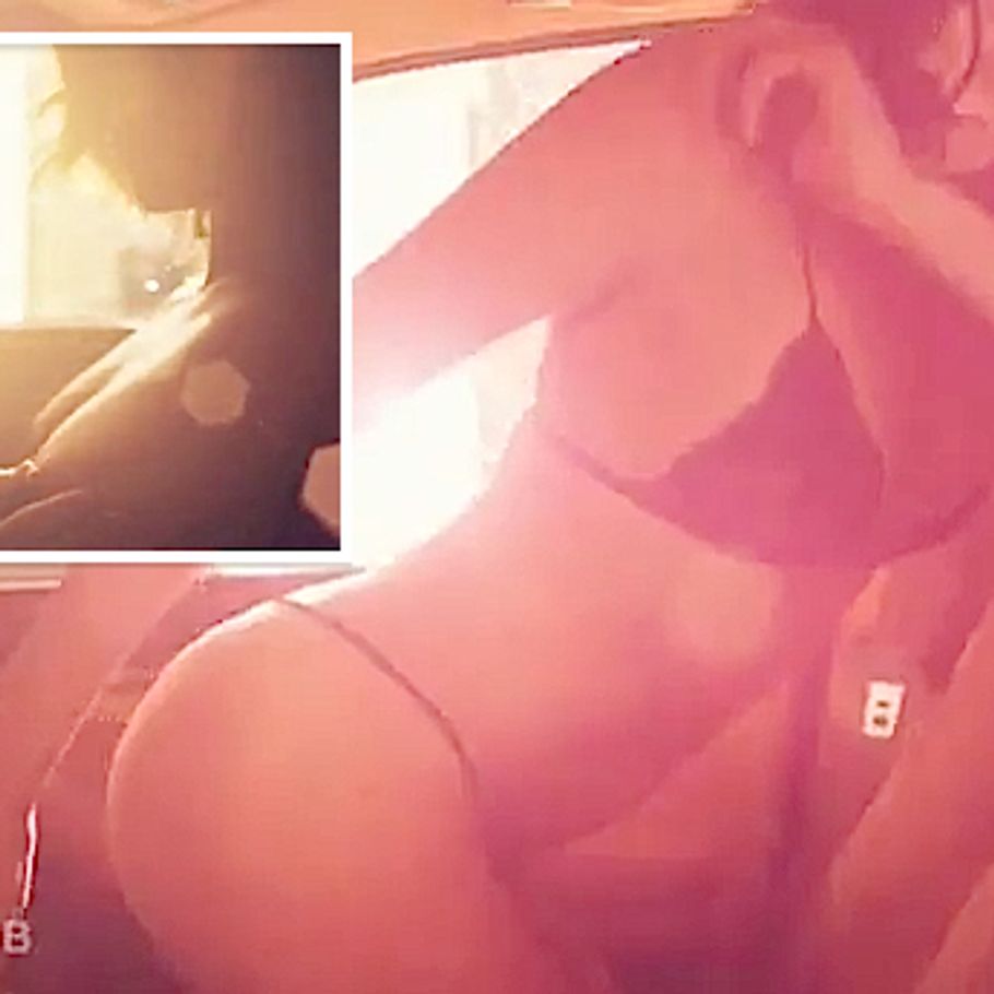 TV Sexede Sarah viser brysterne frem Porno billede hd