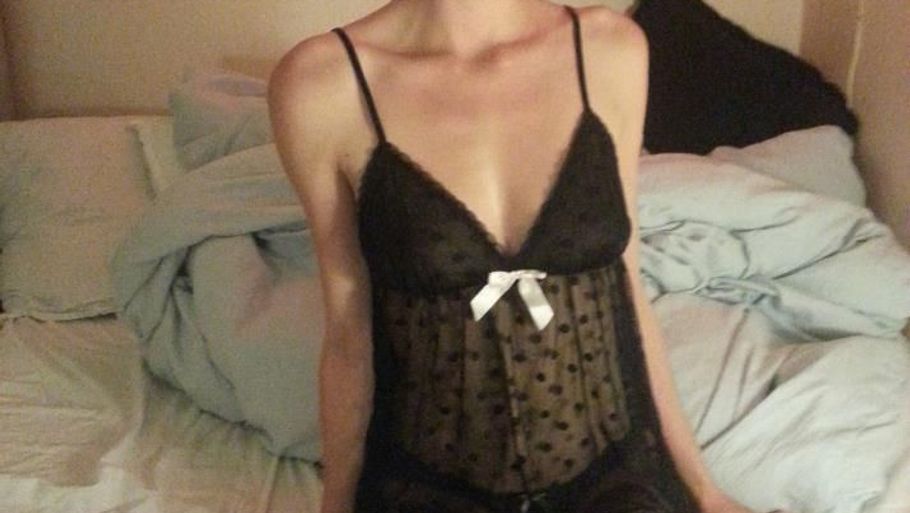 Den danske sexmodel Elvira Friis er en af de medvirkende i stykket 'Blottet for skam'. (Foto: facebook.com/elvira.friis)