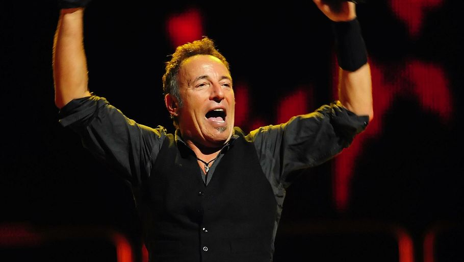 Bruce Springsteen - veteranen giver til sommer angiveligt koncert på Utøya. (Foto: AP)