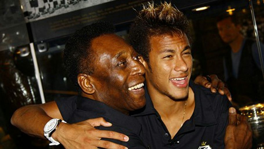 Neymar er Santos' store stjerne for tiden. Fra 1956-1974 var det Pelé. Og de to ser ud til at være blevet helt gode venner...(Foto: AP)