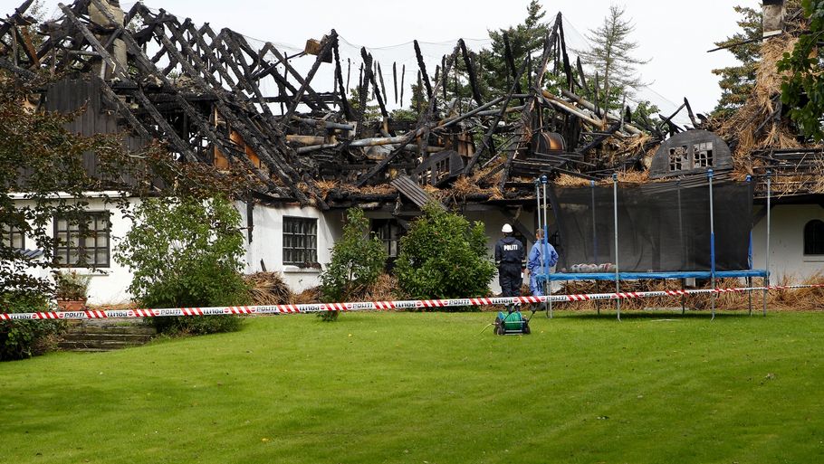 Stig Tøftings villa blev hærget af en voldsom brand natten til den 4. september - nu har politiet fundet et nyt spor i sagen. (Foto: Ernst Van Norde)
