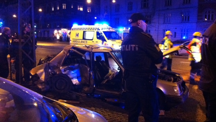 Den 17-årige stak af fra politiet i denne Mercedes.(Foto: Linette K. Jespersen)