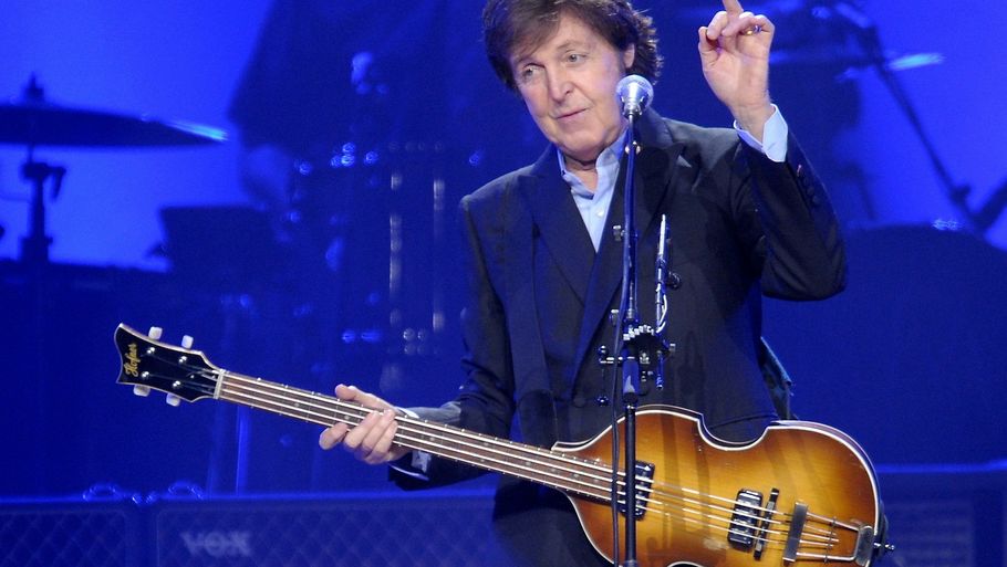 Paul McCartney fyrede 27 Beatles-numre af i London. (Foto: AP)