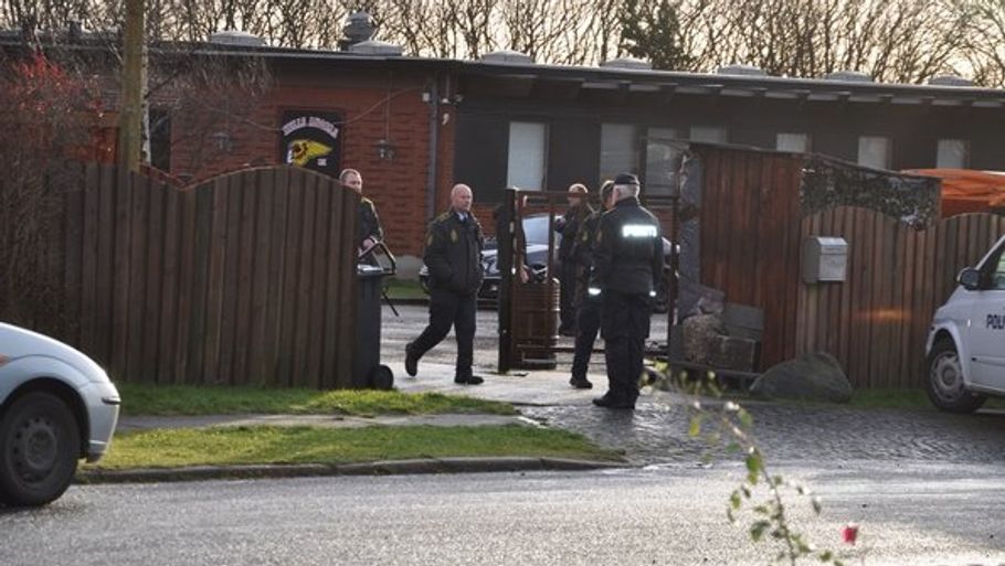 Politiet ransager netop nu Hells Angels klubhus i Esbjerg. (Foto: Anders Bjerring/Lokalavisen Budstikken)