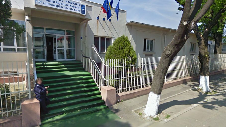 Bygningen, der plejede at huse et torturfængsel, er ikke mere hemmelig end, at hvem som helst kan troppe op ved hovedindgangen. (Foto: Google Streetview)