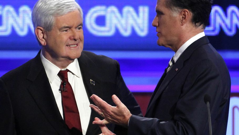 Mitt Romney (th.) mener, at den nuværende frontløber Newt Gingrich er for skør til at være præsident. (Foto: AP)