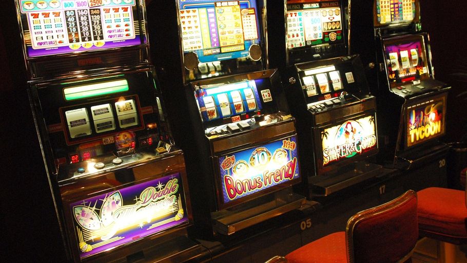 En schweizer på besøg på et kasino i Østrig troede at han havde vundet 43 millioner euro på en enarmet tyveknægt, men kasinoet nægter at betale. (modelfoto: Colourbox)