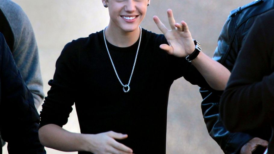 Denne her frisure, som teenage-idolet Justin Bieber er kendt for, blev årets mest hotte måde at sætte sit garn på. (Foto: AP)