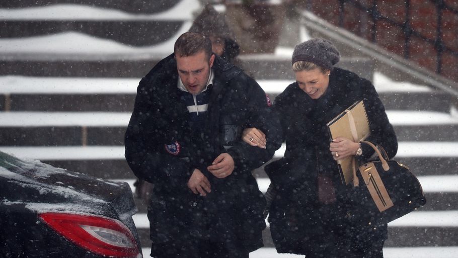 Det var en tydeligt lykkelig men samtidig fåmælt Christiane Schaumburg-Müller, der sammen med vennerne begav sig mod København i snevejret. Foto: Anthon Unger