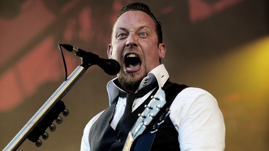Michael Poulsen i front for Volbeat, der snart er tilbage i USA. (Foto: Tariq Mikkel Khan)