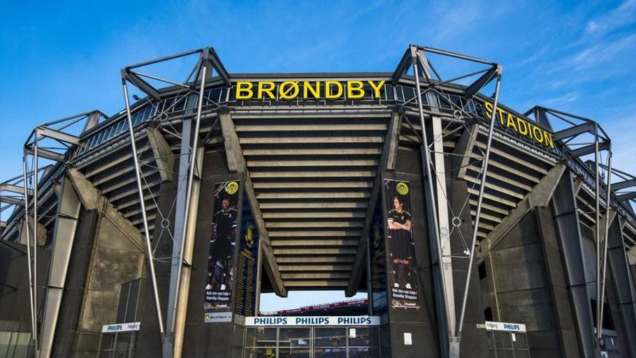 Brøndby Forløsning Par Havde Sex På Banen Ekstra Bladet 9320