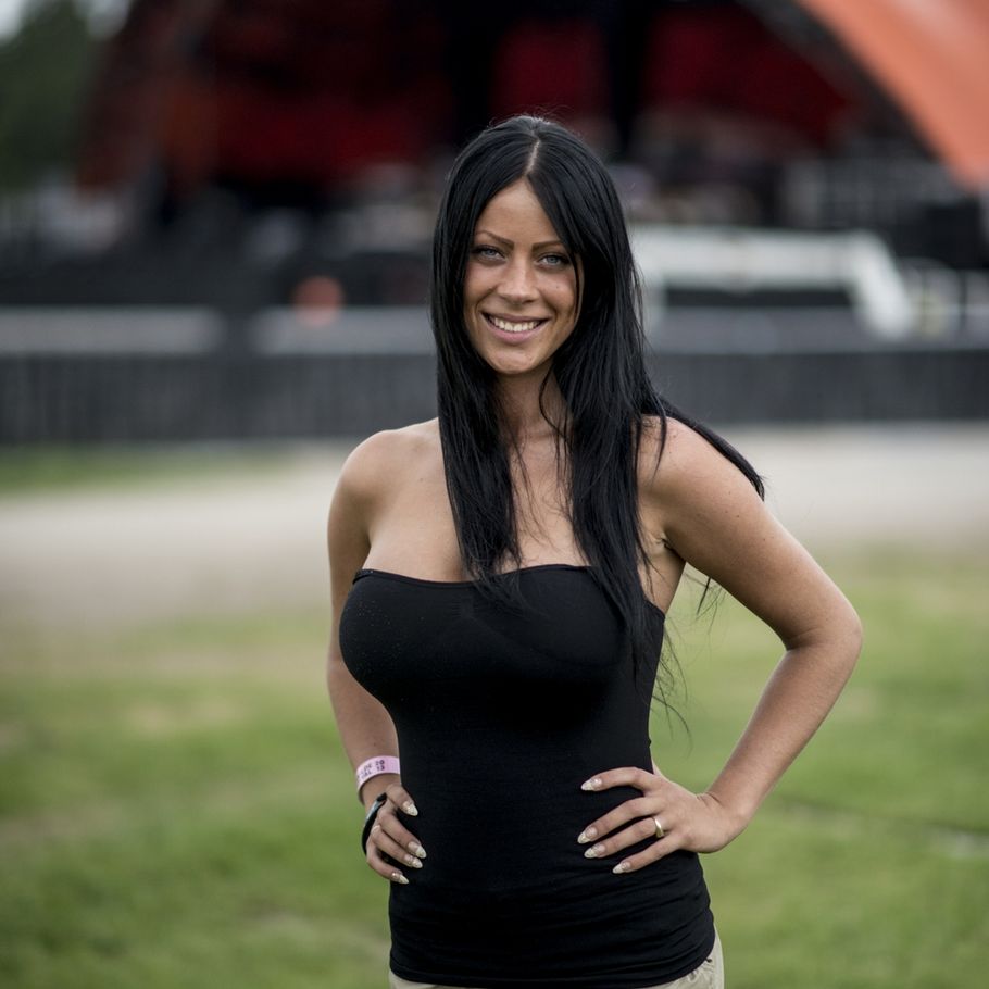 TV Har dagens Roskilde-babe festivalens bedste bryster? Foto