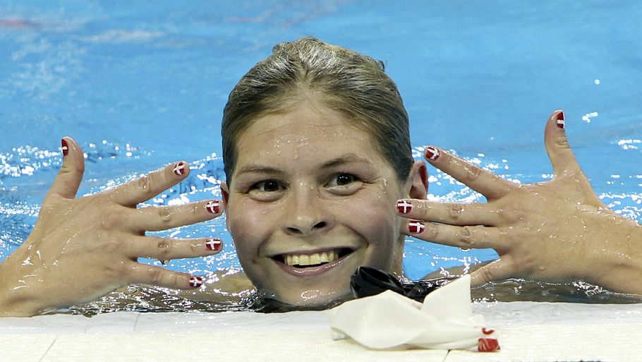 Lotte Friis tilbage i 2011 efter guld i 1500 meter fri. Foto: AP