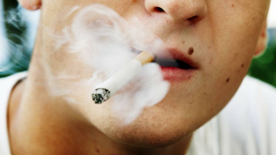 For 50 år siden slog USA's myndigheder første gang alarm om faren ved at ryge. Siden er rygerne blevet flere. (Polfoto)