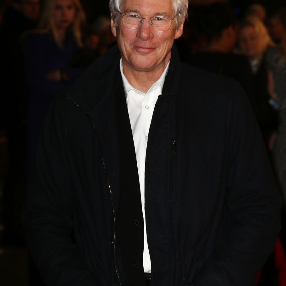 Se hvem Richard Gere nu dater Foto