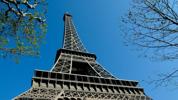 halt Fængsling frynser Eiffeltårnet skal snart have en ny farve – Ekstra Bladet