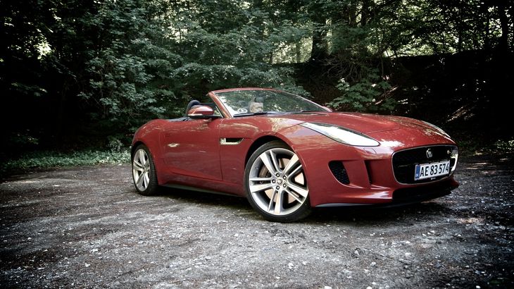 Jaguar type F har alt hvad en hurtig sportsvogn skal have. Designet, lyden, kvaliteten, køreegenskaberne og en anstændig pris.
