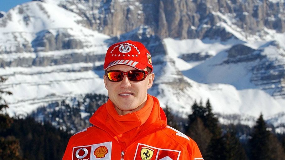 Michael Schumacher kæmper lige nu for sit liv på et hospital i Grenoble. (Foto: AP)