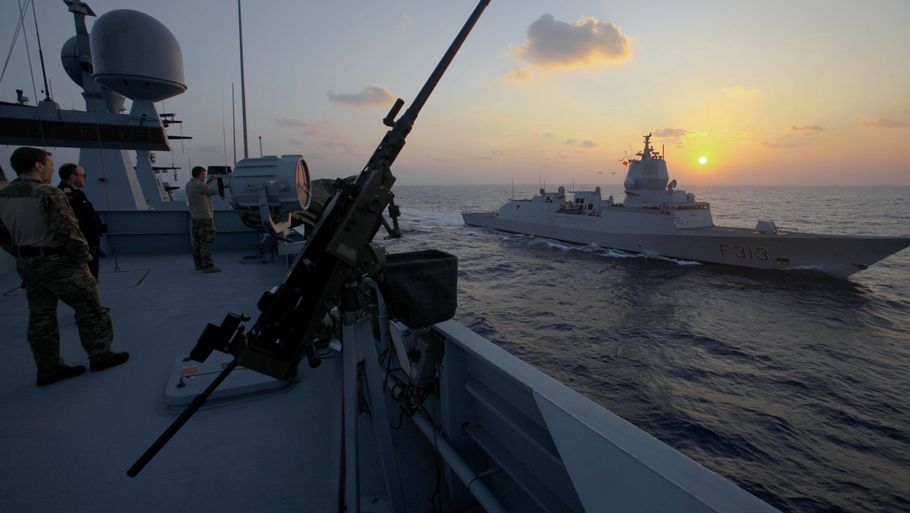 Det danske krigsskib Esbern Snare har en nøglerolle i den internationale operation med at bortskaffe Syriens kemiske stoffer. (Foto: AP)