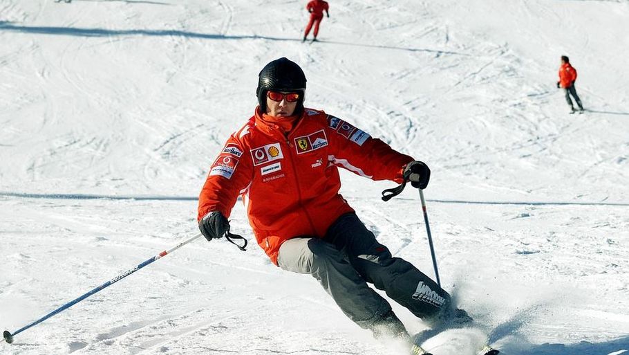 Michael Schumacher slog hovedet mod en sten efter et styrt på ski i de franske Alper den 29. december sidste år. (Foto: AP)