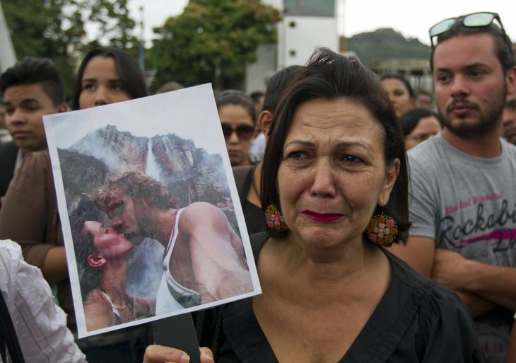 Demonstranter i Caracas kræver stop for volden i Venezuela. (Foto: AP)