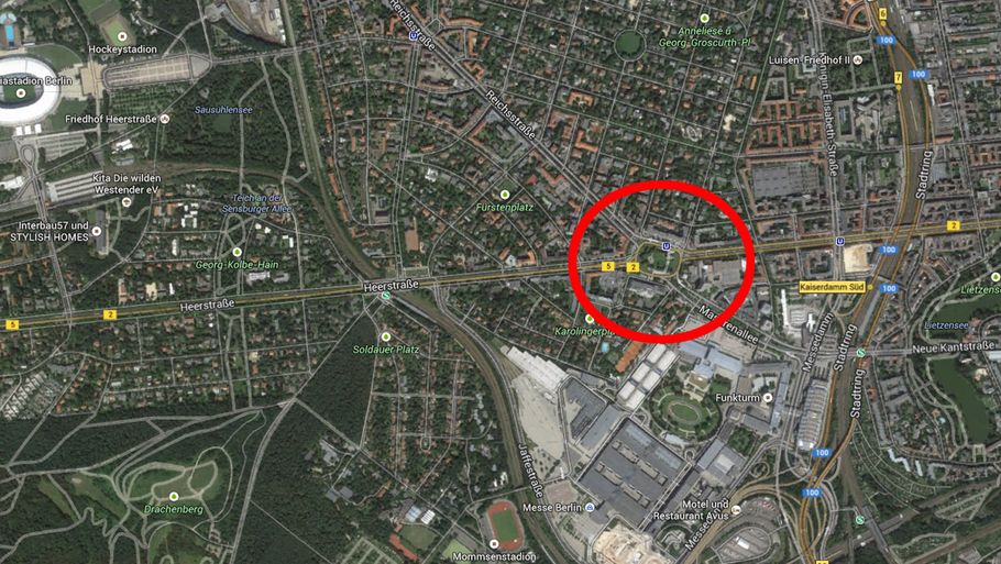 Det var Theodor-Heuss-Platz i nærheden af Det olympiske stadion, som Google fejlagtigt navngav Adolf Hitlers Plads. (Foto: Google Maps)