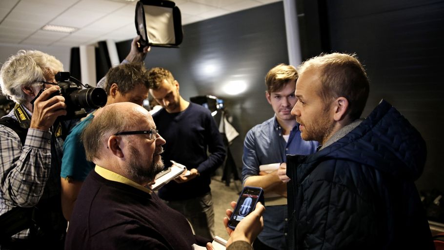 Anders Eggert taler med pressen (Foto: Jens Dresling)