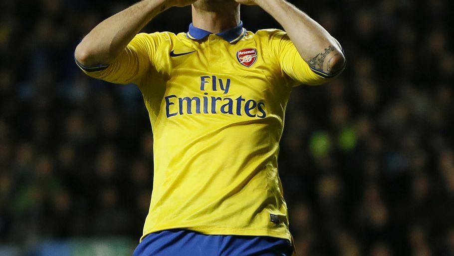 Giroud gjorde i aftes comeback for Arsenal og scorede til 2-0 i 2-1 sejren over Aston Villa - den fjerde sejr til Premier Leagues tophold i træk. (Foto: AP)