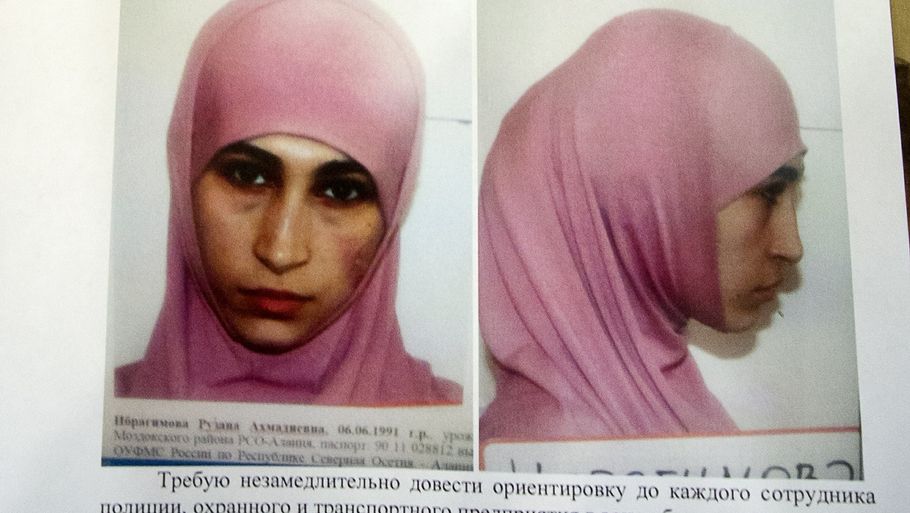 Russiske myndigheder har uddelt løbesedler med billeder af blandt andet 22-årige Ruzanna Ibragimova, som de frygter i øjeblikket befinder sig i OL-byen Sochi, hvor de mener, hun vil begå terror i forbindelse med legene. (Foto: AP)