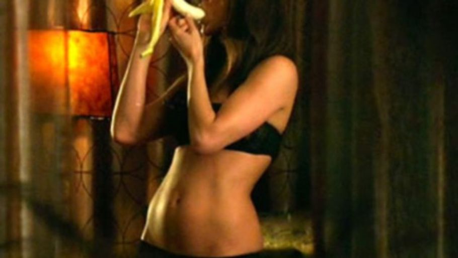Jennifer Aniston nyder bananen i 'Horrible Bosses 2'. (Foto: Warner)