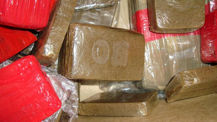 15-20 kilo hash er solgt de seneste måneder af et hold 'brune bude' i Helsingør, mener Nordsjællands politi. (politifoto)