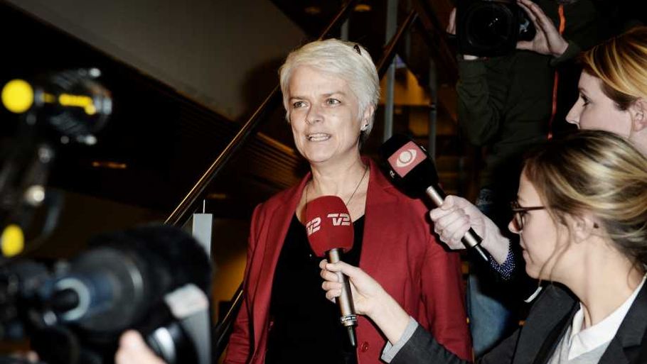 Annette Vilhelmsen trækker sig som formand for SF, og samtidig træder partiet ud af SRSF-regeringssamarbejdet.