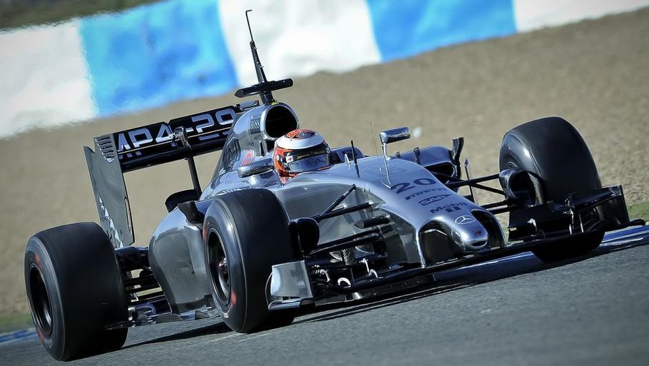 Kevin Magnussen satte torsdag eftermiddag bedste tid af alle i sin officielle Formel 1-debut på Jerez-banen i Spanien. (Foto: AP)