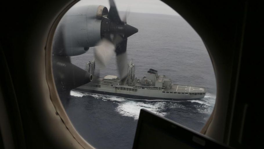 Fly og skibe er sat ind i eftersøgningen efter det forsvundne MH370. (Foto: AP)